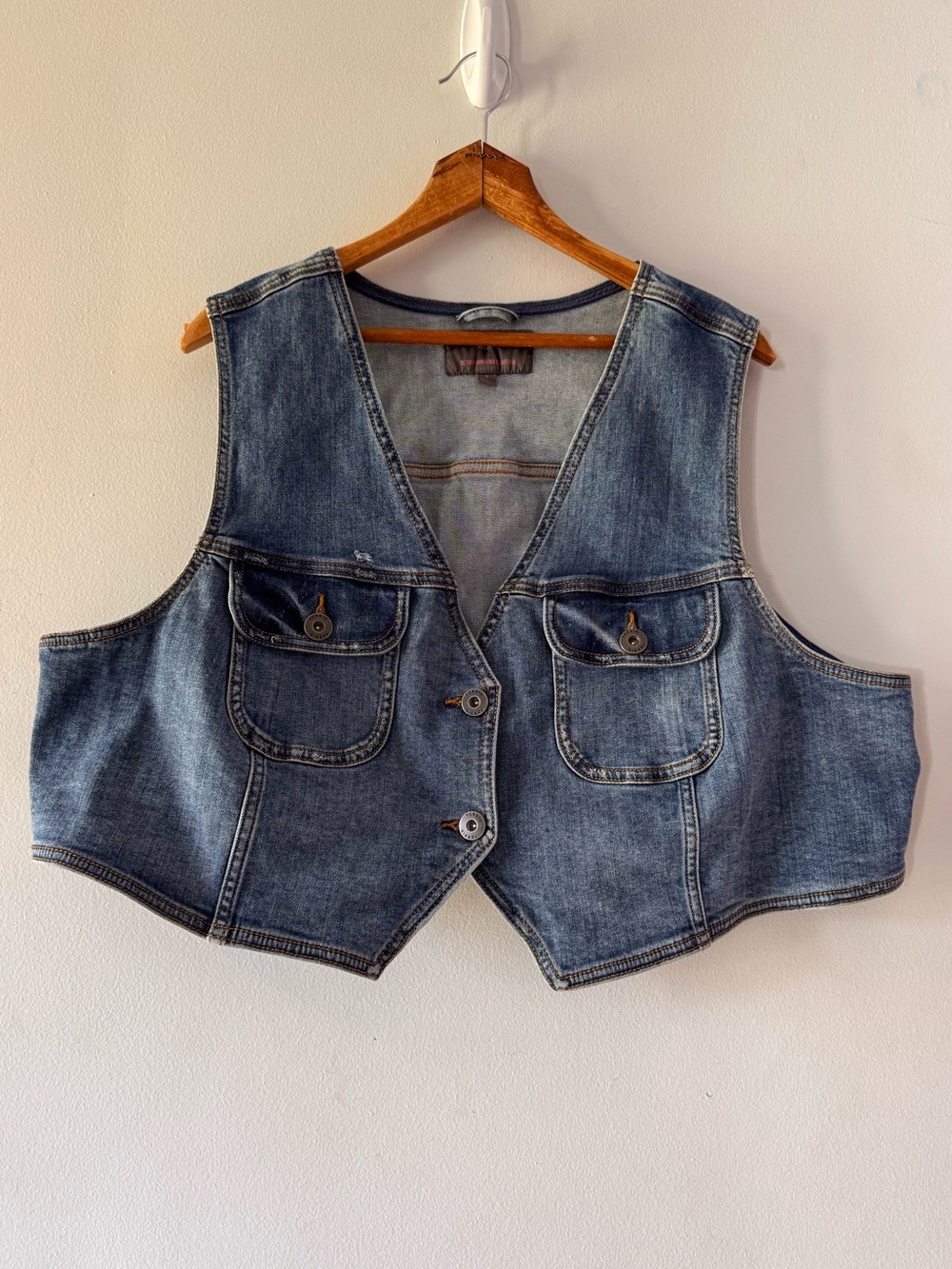 Torrid Plus Size 3 Medium Wash Denim Vest Button Front Stretch Trucker Jacket - Picture 2 of 11